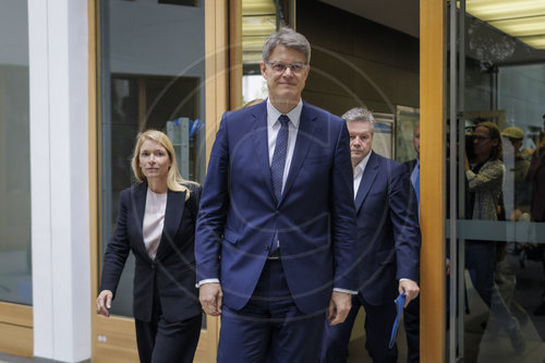 Evelyn Palla mit Verkehrsminister Schnieder