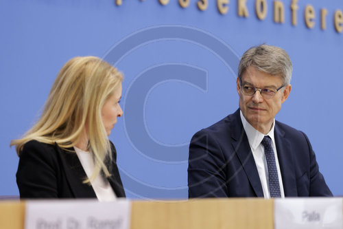 Evelyn Palla mit Verkehrsminister Schnieder