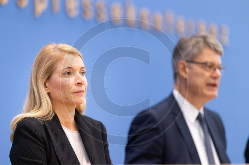 Evelyn Palla mit Verkehrsminister Schnieder