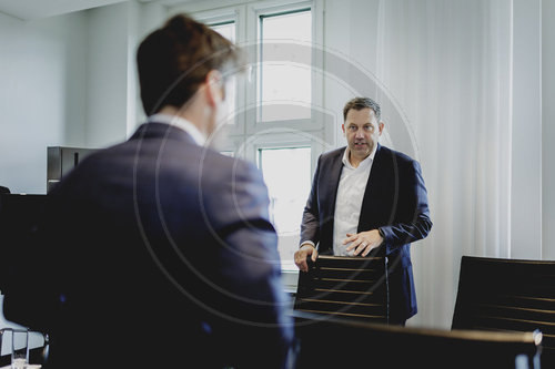 Finanzminister Klingbeil trifft OpenAI-CEO Altman