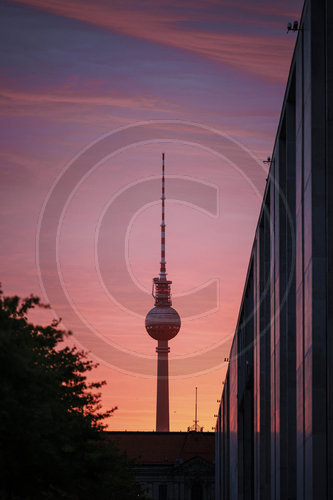 Morgenroete mit Fernsehturm