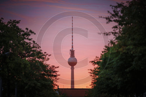 Morgenroete mit Fernsehturm