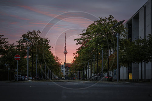 Morgenroete mit Fernsehturm