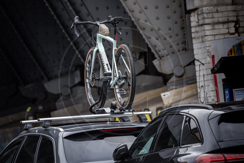 Dachfahrradtraeger auf einem Autodach