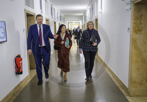 Stahlgipfel mit Betriebsraeten und Gewerkschaften