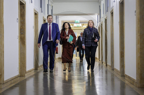 Stahlgipfel mit Betriebsraeten und Gewerkschaften