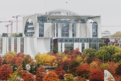 Kanzleramt im Herbst