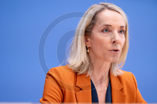 Stefanie Stoff-Ahnis