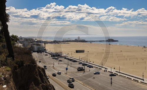 Blick auf den Strand und die Pier in Santa Monica