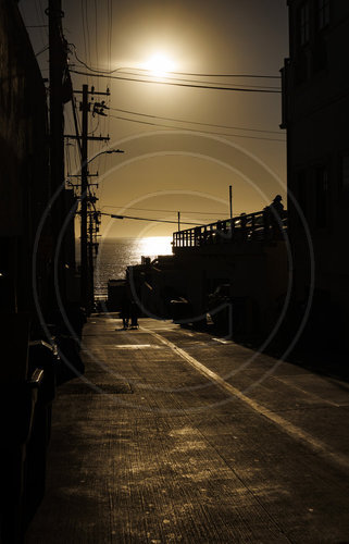 Strasse im Sonnenuntergang