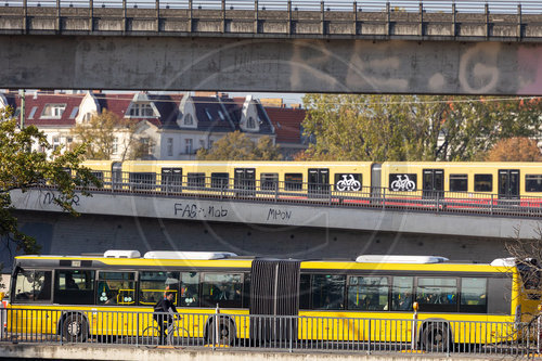 S-Bahn und Bus