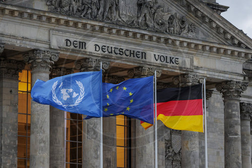 UN Flagge am Reichstag