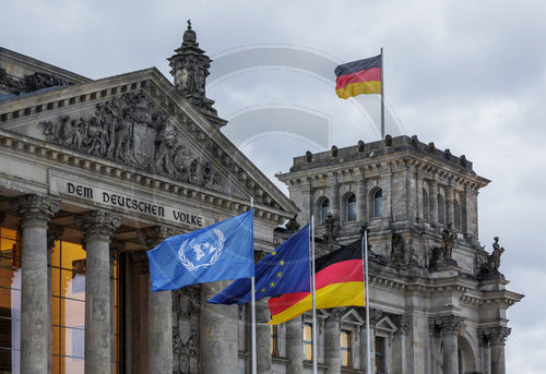 UN Flagge am Reichstag