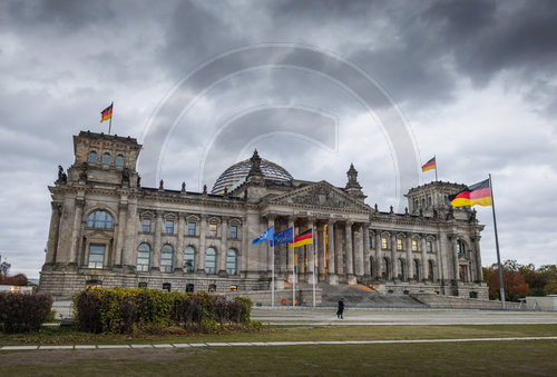 UN Flagge am Reichstag