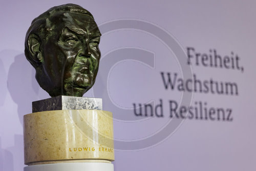 Ludwig-Erhard-Bueste