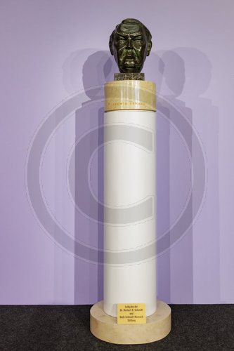 Ludwig-Erhard-Bueste