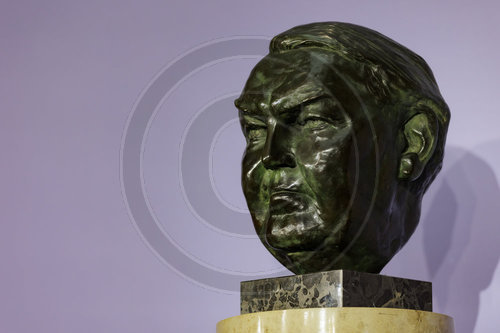 Ludwig-Erhard-Bueste