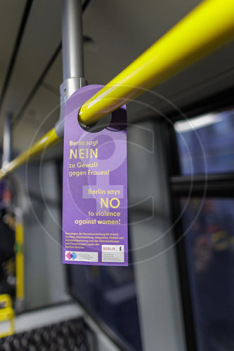 Kampagne Wir brechen das Schweigen zum Internationalen Tag gegen Gewalt an Frauen am 25. November