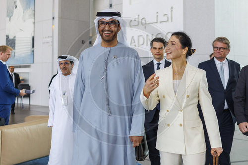 BM Reiche reist in die VAE und nach Katar