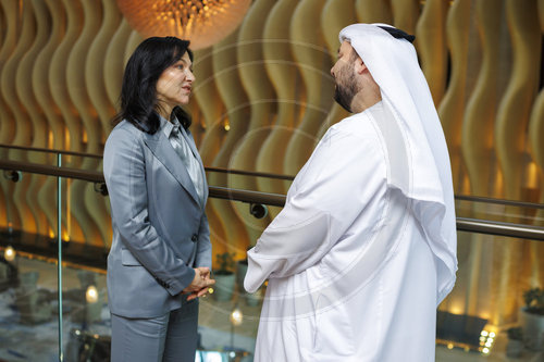 BM Reiche reist in die VAE und nach Katar