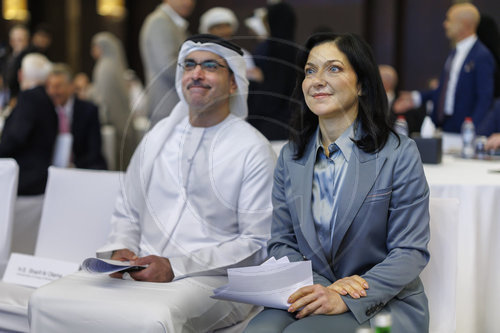 BM Reiche reist in die VAE und nach Katar