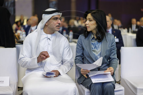 BM Reiche reist in die VAE und nach Katar