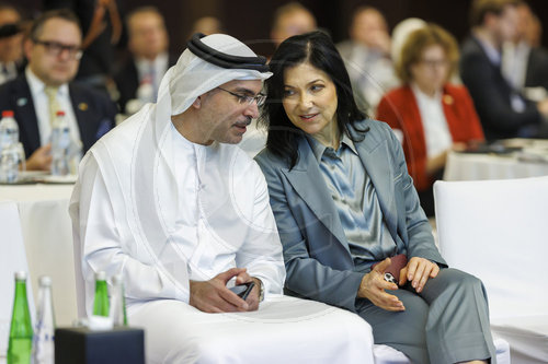 BM Reiche reist in die VAE und nach Katar