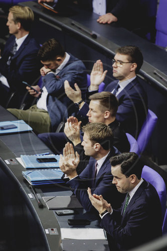 Bundestag beraet ueber Rentenpaket