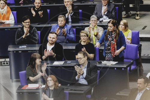 Bundestag beraet ueber Rentenpaket