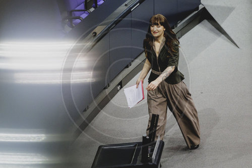 Bundestag beraet ueber Rentenpaket