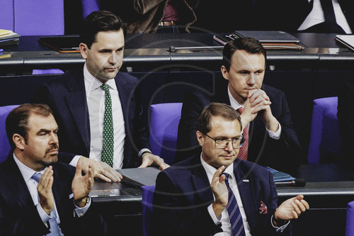Bundestag beraet ueber Rentenpaket
