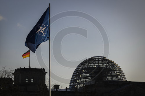 Flaggen am Bundeskanzleramt