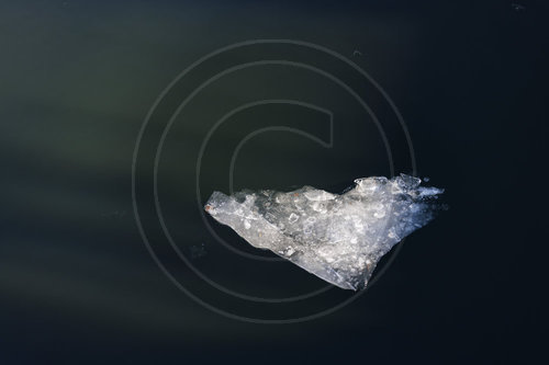 Eisscholle auf der Spree