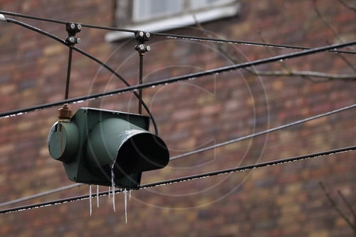 Vereiste Oberleitung der Strassenbahn