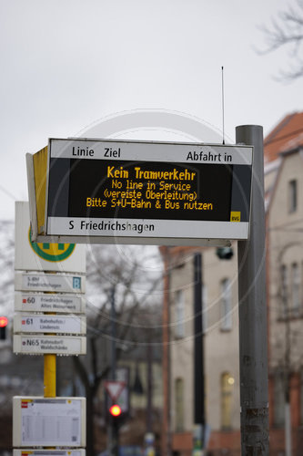 Vereiste Oberleitung der Strassenbahn