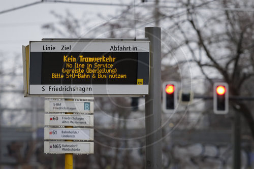 Vereiste Oberleitung der Strassenbahn