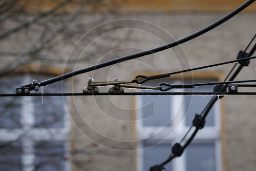Vereiste Oberleitung der Strassenbahn