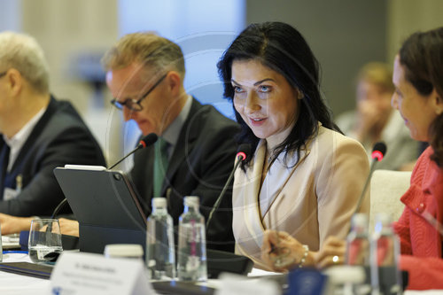 BM Reiche reist nach Saudi Arabien