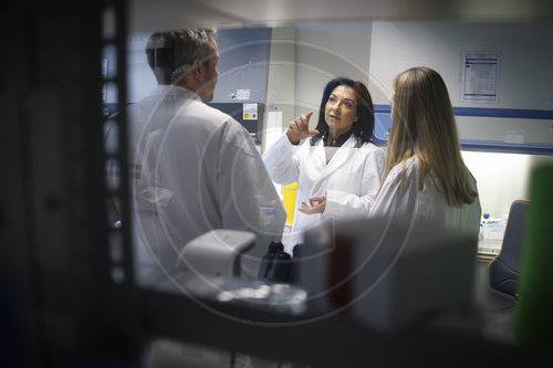 BM Reiche besucht in Muenchen die Tubulis GmbH