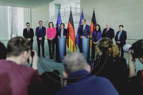 Bundeskanzler Merz bekommt Gutachten der Expertenkommission Forschung und Innovation