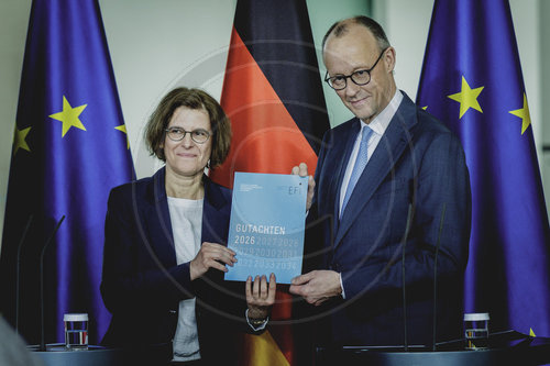 Bundeskanzler Merz bekommt Gutachten der Expertenkommission Forschung und Innovation