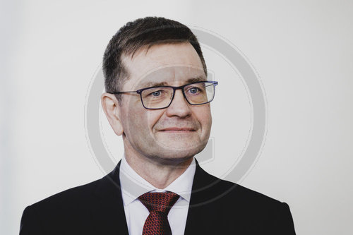 Bundeskanzler Merz bekommt Gutachten der Expertenkommission Forschung und Innovation