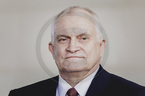 Bundeskanzler Merz bekommt Gutachten der Expertenkommission Forschung und Innovation