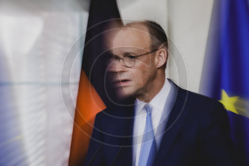 Bundeskanzler Merz bekommt Gutachten der Expertenkommission Forschung und Innovation