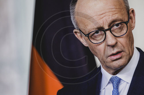 Bundeskanzler Merz bekommt Gutachten der Expertenkommission Forschung und Innovation