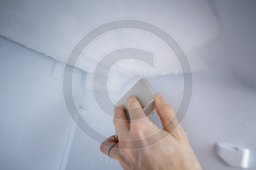 Eis im Gefrierschrank