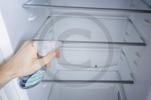 Kuehlschrank reinigen