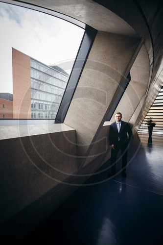 Carsten Schneider f‚àö¬∫r NBR