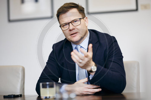 Carsten Schneider f‚àö¬∫r NBR