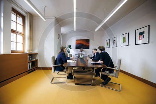 Carsten Schneider f‚àö¬∫r NBR